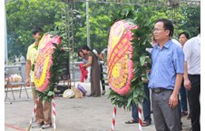 Đoàn cán bộ Trường THPT Chuyên kính viếng các liệt sỹ tại nghĩa trang Quốc tế Việt Lào, khu di tích Truông Bồn nhân kỉ niệm 70 năm ngày Thương binh, Liệt sỹ