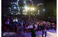 Baonghean.vn - Hàng nghìn người dự dạ hội của học sinh Trường THPT Chuyên - Đại học Vinh